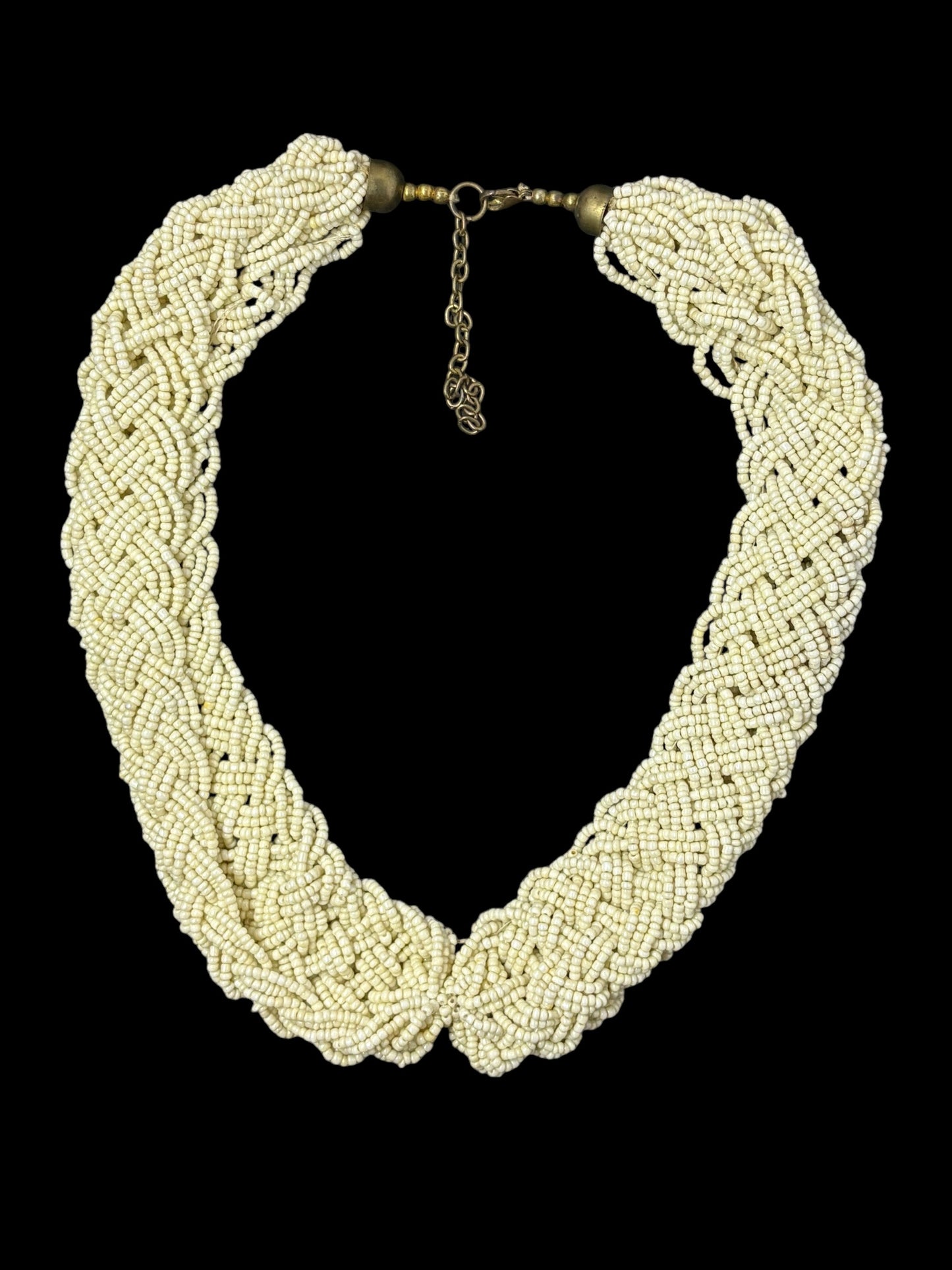 Creamy natural beads neckwear