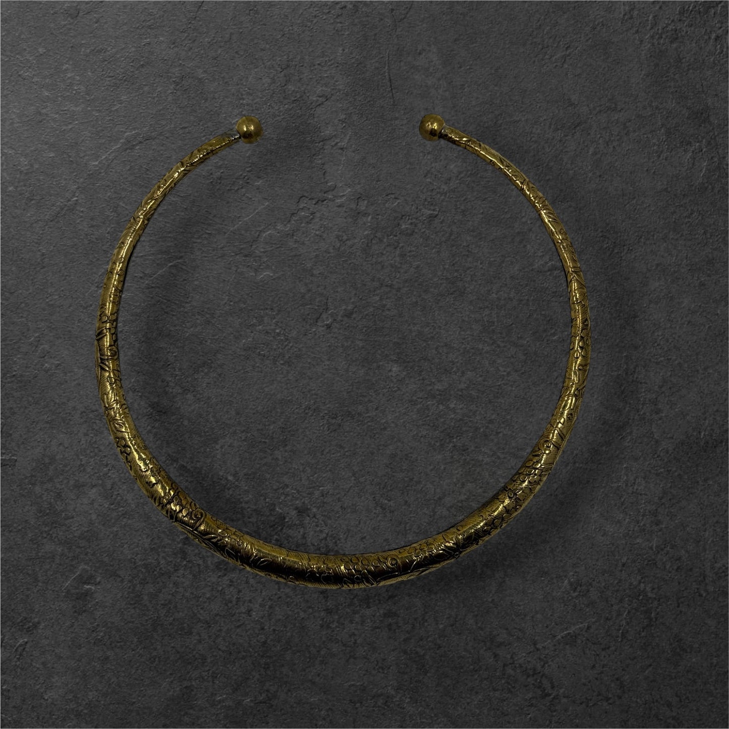 Round Elegant brass necklace choker