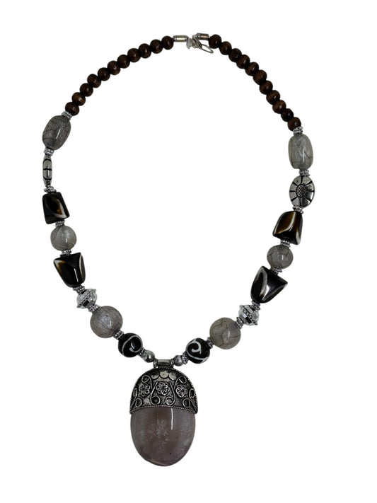 Natural stone pendent Mustang